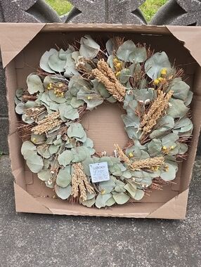 Eucalyptus and Wheat Indoor Wreath - Green & Tan